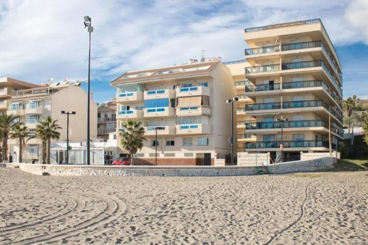 Paradise Suites La Cubana Beach Фуэнхирола Экстерьер фото